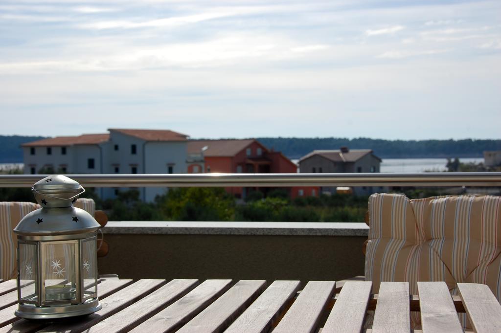 Apartment Spanjol Banjol Buitenkant foto